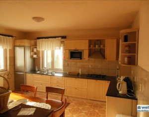 Maison 4 chambres à vendre dans Floresti