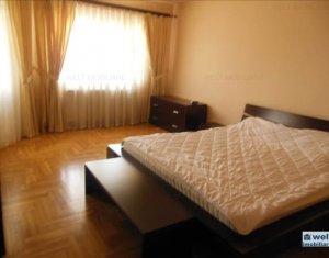 Maison 4 chambres à vendre dans Floresti