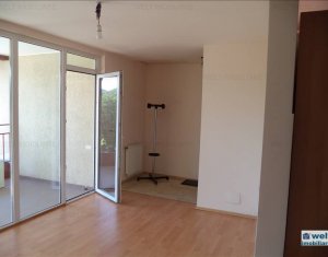 Lakás 3 szobák eladó on Floresti