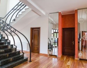 Maison 5 chambres à vendre dans Floresti