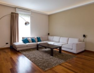 Maison 5 chambres à vendre dans Floresti