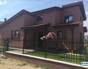 Maison 4 chambres à vendre dans Floresti