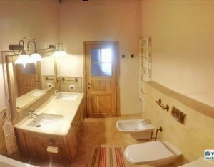 Maison 5 chambres à vendre dans Floresti