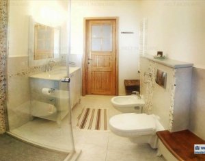 Maison 5 chambres à vendre dans Floresti