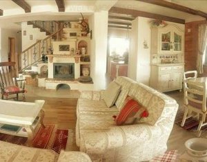 Maison 5 chambres à vendre dans Floresti