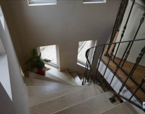 Maison 4 chambres à vendre dans Floresti