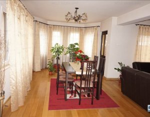 Maison 4 chambres à vendre dans Floresti