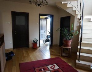 Maison 4 chambres à vendre dans Floresti