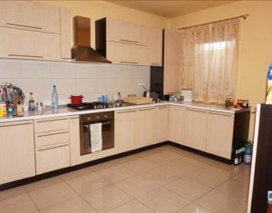 Maison 4 chambres à vendre dans Floresti