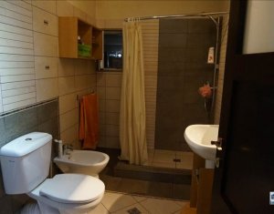 Maison 4 chambres à vendre dans Floresti