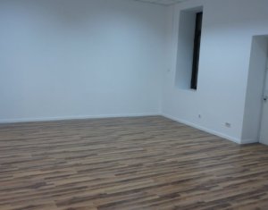 Spatiu comercial 150mp la strada, zona centrala cu trafic intens, 2 intrari