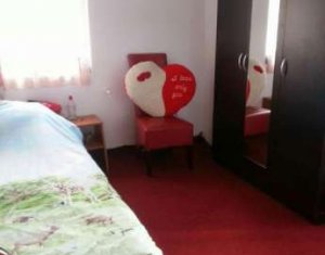 Maison 4 chambres à vendre dans Floresti