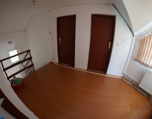 Maison 4 chambres à vendre dans Chinteni