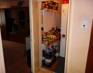 Lakás 4 szobák eladó on Cluj-napoca, Zóna Manastur