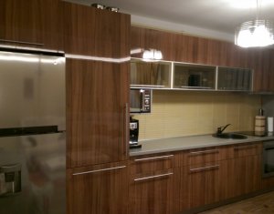 Lakás 3 szobák eladó on Floresti