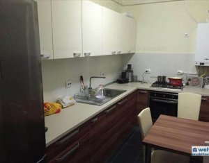 Lakás 3 szobák eladó on Floresti