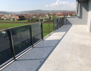 Lakás 4 szobák eladó on Floresti