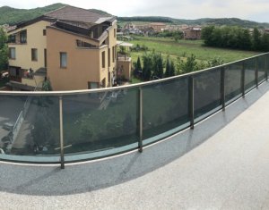 Lakás 4 szobák eladó on Floresti