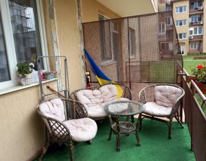 Lakás 3 szobák eladó on Floresti