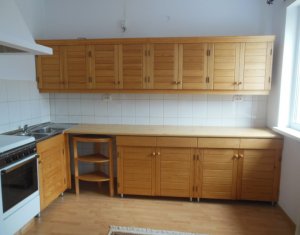 Ház 6 szobák eladó on Floresti