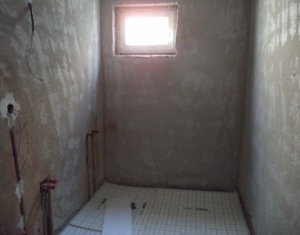 Lakás 4 szobák eladó on Floresti