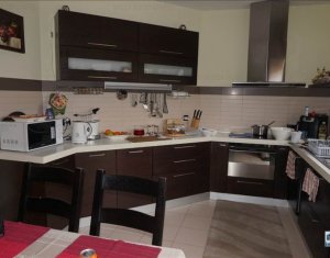 Ház 6 szobák eladó on Floresti