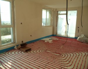 Lakás 4 szobák eladó on Floresti