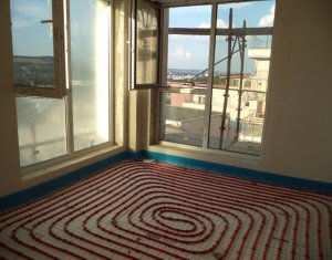 Lakás 4 szobák eladó on Floresti