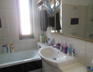 Lakás 3 szobák eladó on Floresti