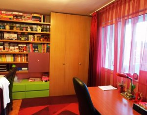 Lakás 4 szobák eladó on Cluj-napoca, Zóna Manastur