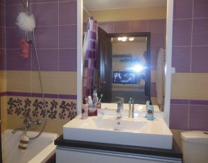 Lakás 3 szobák eladó on Floresti