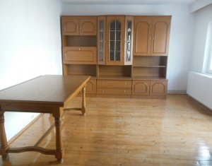 Lakás 3 szobák eladó on Floresti