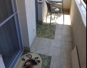 Lakás 3 szobák eladó on Floresti