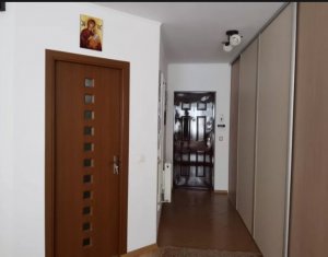 Lakás 3 szobák eladó on Floresti