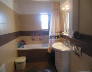 Lakás 3 szobák eladó on Floresti