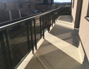 Lakás 3 szobák eladó on Floresti