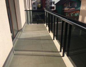 Lakás 3 szobák eladó on Floresti