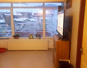 Lakás 4 szobák eladó on Floresti