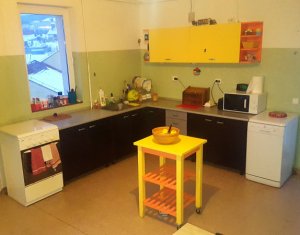 Lakás 4 szobák eladó on Floresti