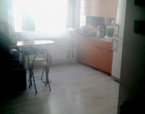 Lakás 3 szobák eladó on Floresti