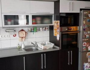 Lakás 3 szobák eladó on Floresti