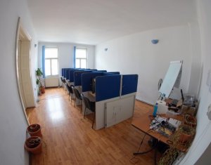 Appartement 3 chambres à louer dans Cluj-napoca, zone Centru