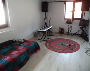 Ház 6 szobák eladó on Floresti