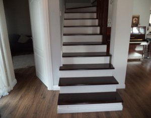 Ház 6 szobák eladó on Floresti