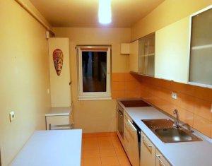 Lakás 3 szobák eladó on Floresti