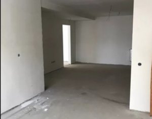 Lakás 3 szobák eladó on Floresti