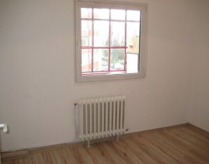 Lakás 4 szobák eladó on Cluj-napoca, Zóna Manastur