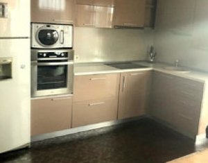 Lakás 3 szobák eladó on Floresti