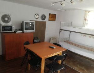 Ház 5 szobák kiadó on Sannicoara