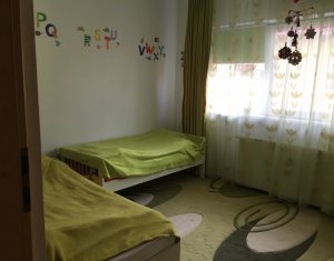 Ház 4 szobák kiadó on Floresti